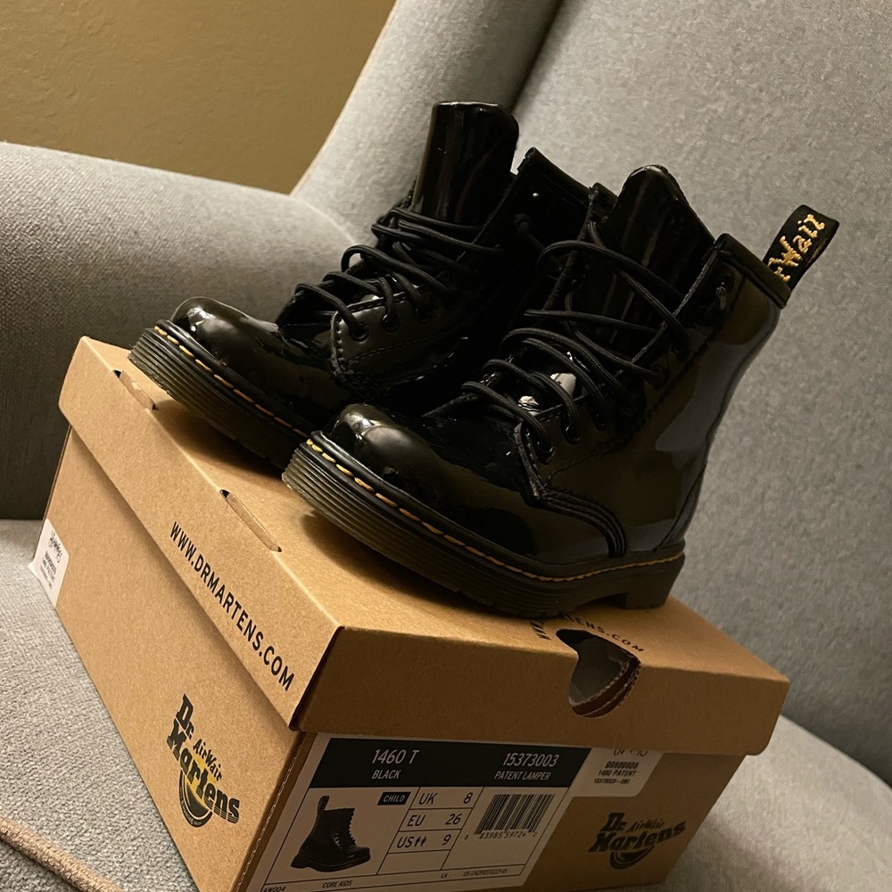 COPY - Dr Martens GREAT condition. My kid only wore them twice.